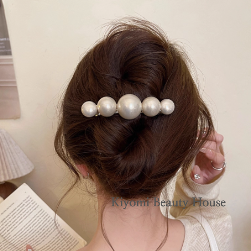Elegance in Pearls Hair Clip