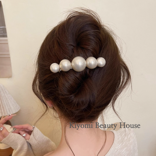 Elegance in Pearls Hair Clip