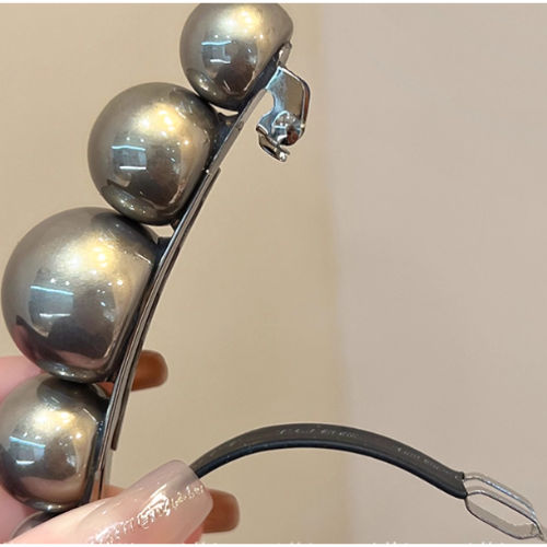 Elegance in Pearls Hair Clip