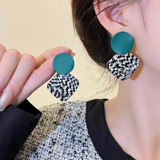 Stylish retro green geometric squares