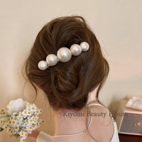Elegance in Pearls Hair Clip