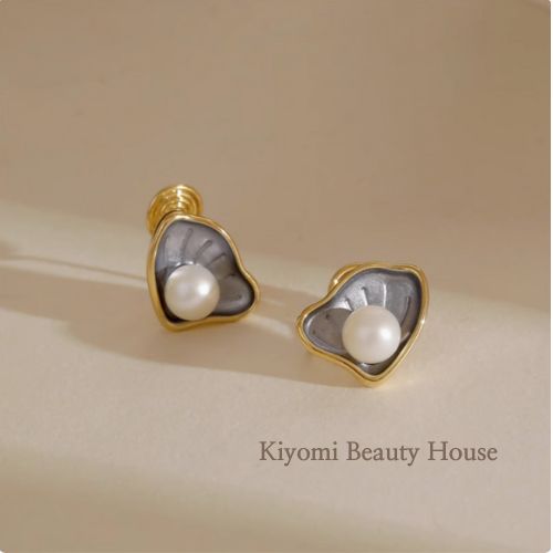 Dainty Scallop Pearl Earrings