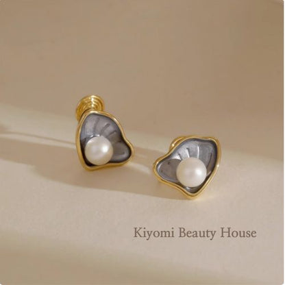 Dainty Scallop Pearl Earrings