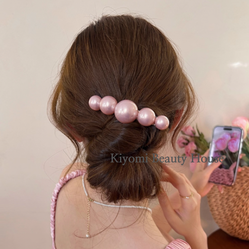 Elegance in Pearls Hair Clip