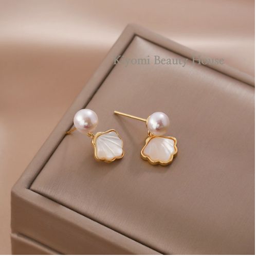 Shell-Shaped Pearl Earrings