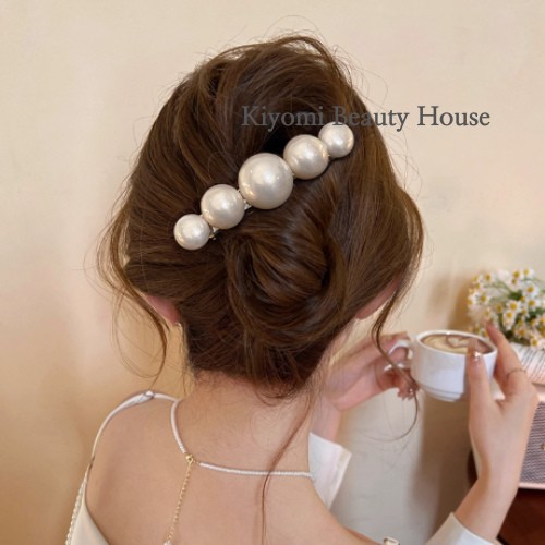 Elegance in Pearls Hair Clip