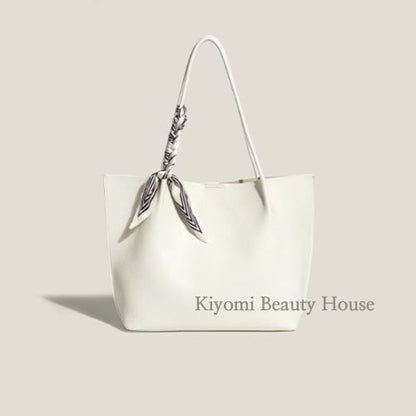 The Classic Soft Tote – Minimalist Design, Maximum Space