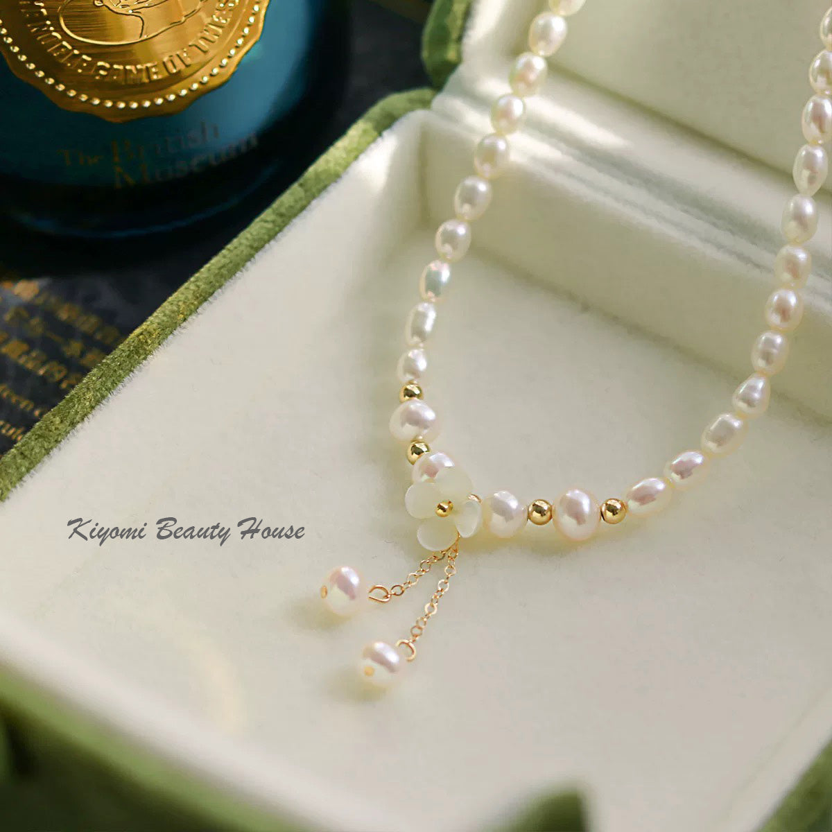Simple Flower Pearl Necklace