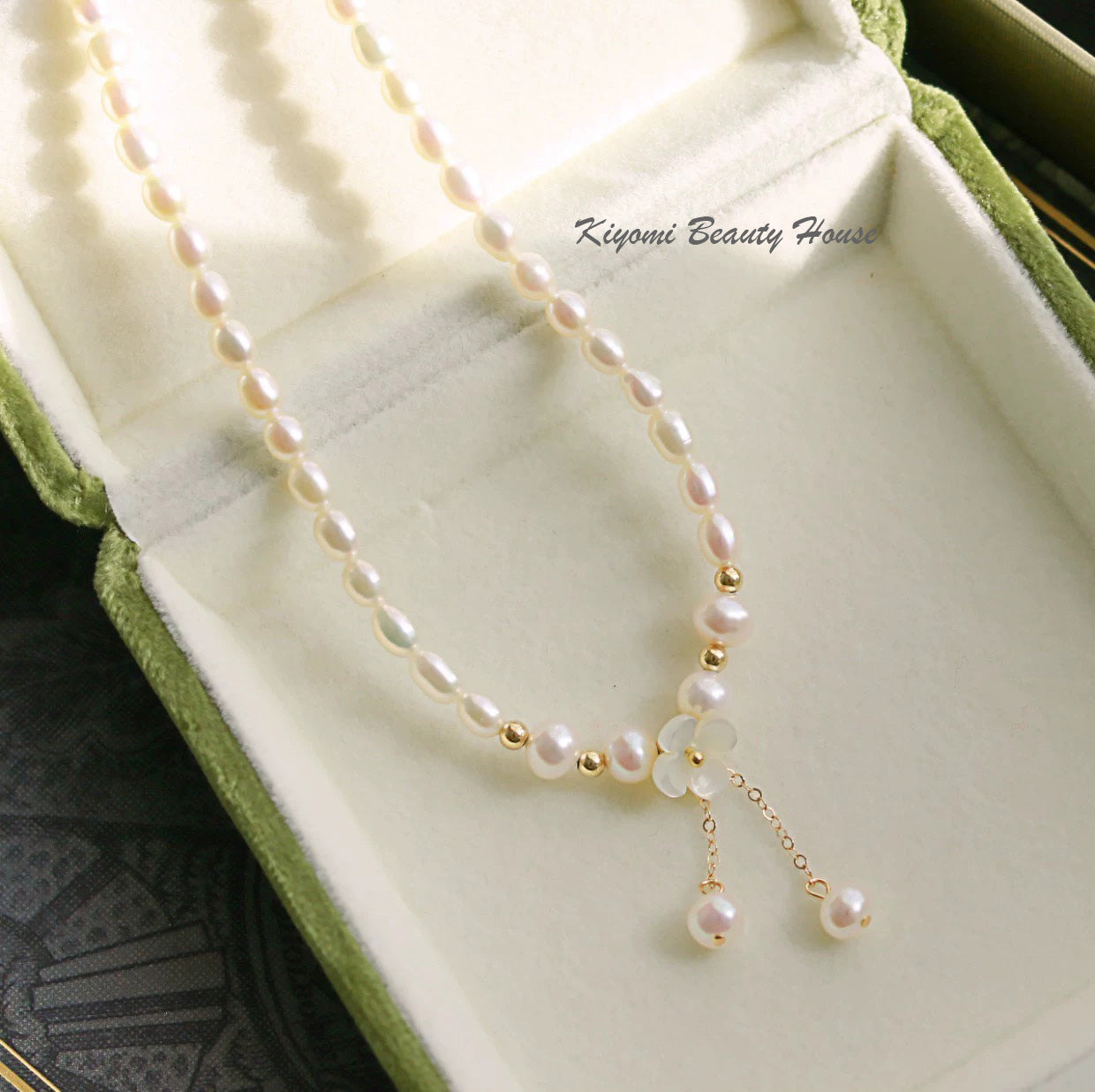 Simple Flower Pearl Necklace