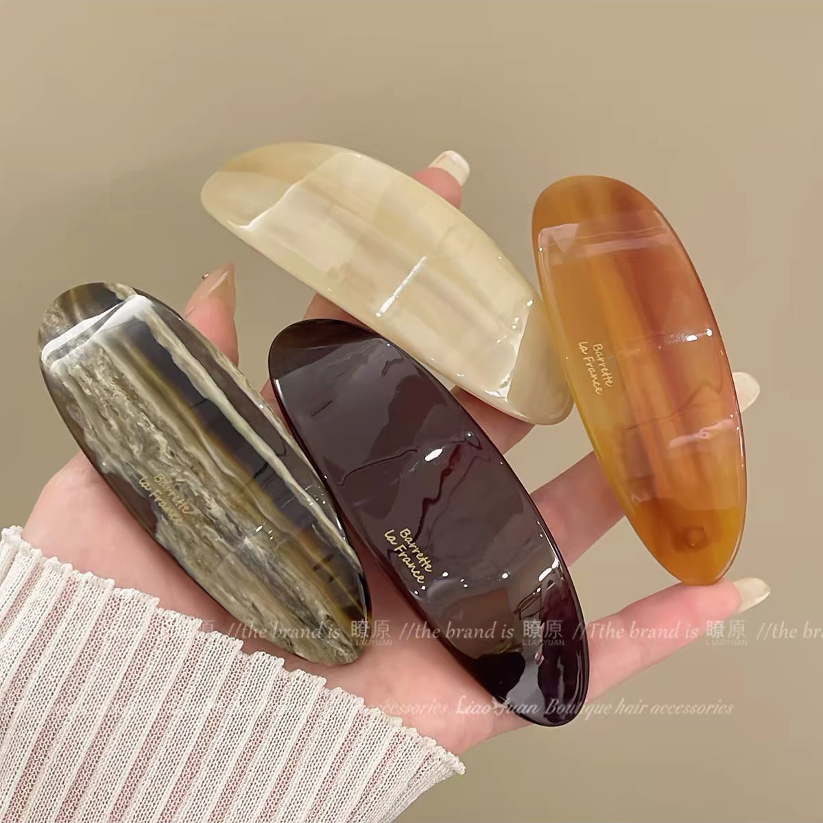 Minimalist oval hair clip