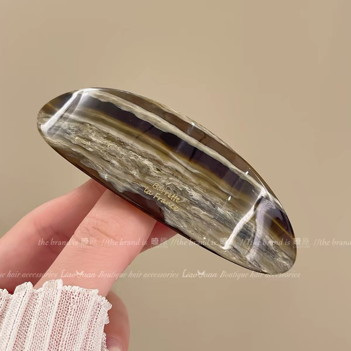 Minimalist oval hair clip